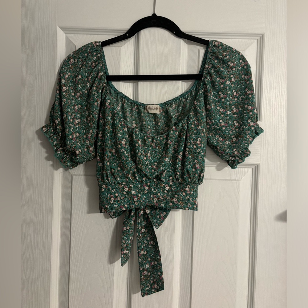 Altar’d State Floral Puff Sleeve Crop Top